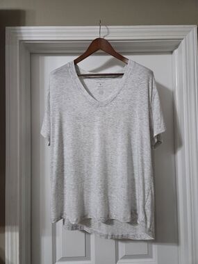 American Eagle Outfitters Soft & Sexy V-Neck Tee in Heather Frost